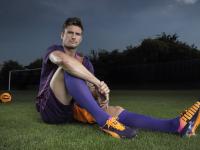 FB体育赛事-绿茵场上的争冠烽火，篮球馆内的征服序曲—双城记下的巅峰对决