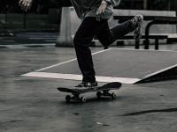 FB体育下载-赛道上的逆袭，雷诺车队险胜阿斯顿马丁，周冠宇带队取胜