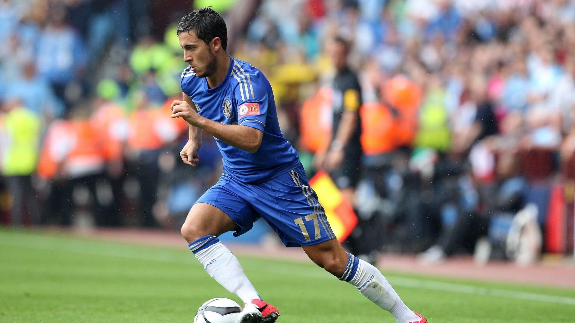 赛道与球场，压力下的终极爆发