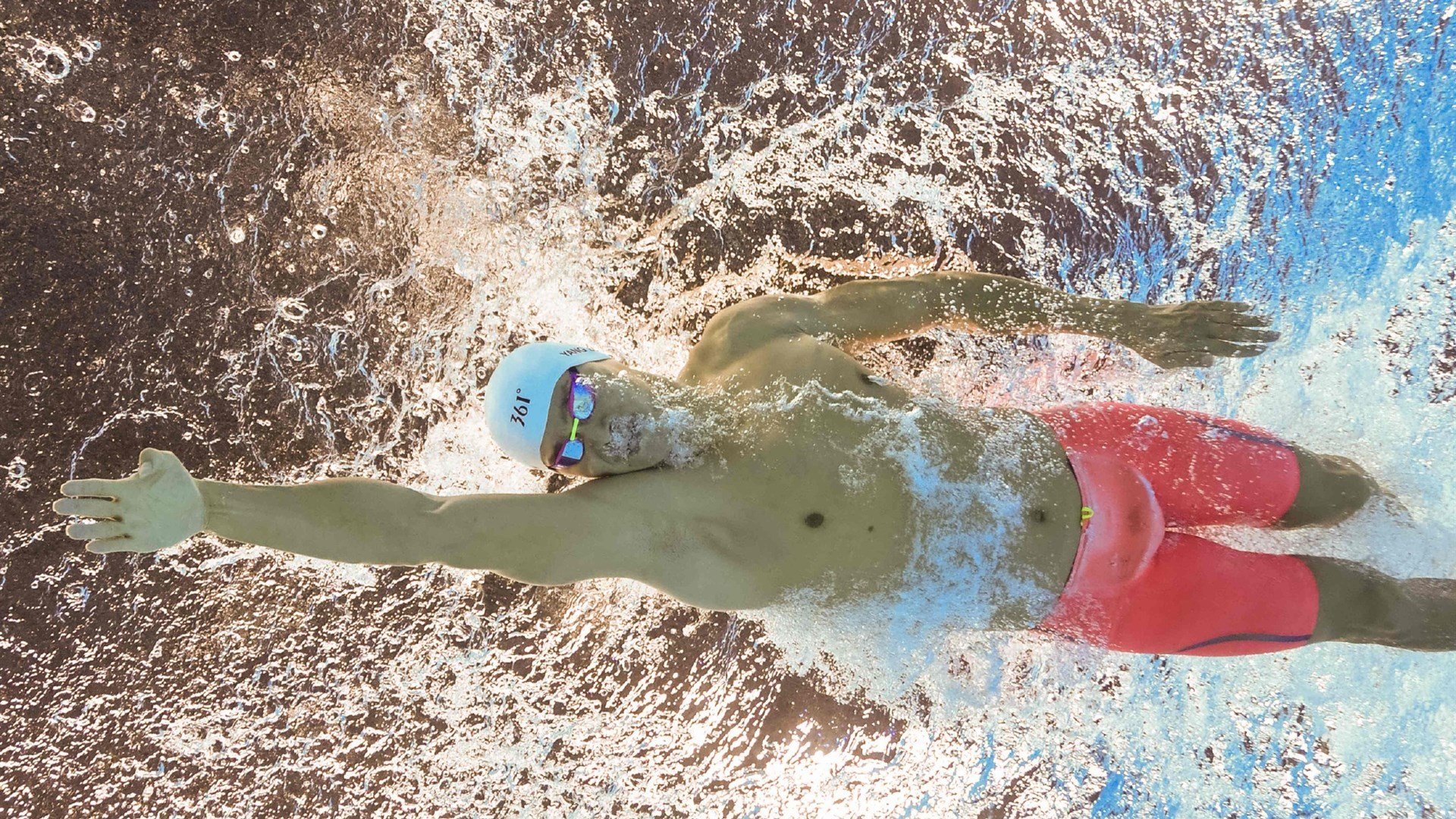 时代交汇的惊险一跃，ATP总决赛险胜拉沃尔杯，鲁德关键制胜背后的网球叙事革命